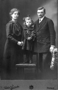 Milan Weber's grandmother Kateřina Doležalová, mother Růžena in the middle, grandfather Antonín Doležal on the right, early 20th century
