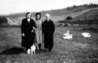 Milan Weber's grandmother Kateřina Doležalová and mother Růžena, Mnichovice