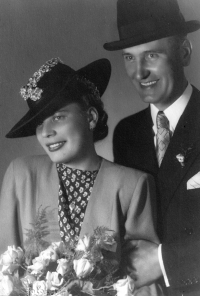 Milan Weber's parents, father Jan Weber and mother Růžena Weberová in a wedding photograph, Prague, June 1941