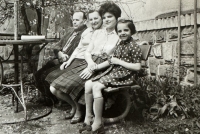 Věra Pošelužná with her mother and grandparents, 1960s