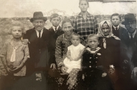 Věra Veselá with her family in 1928