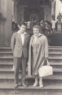 Václav Diviš with his mother on Svatá Hora, 1960