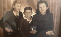 Marie Šteflová with her siblings