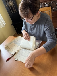 Věra Pošelužná going through her archive; 2024