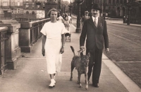 Hana Hoffmeisterová with her father in 1936