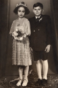 Witness on the right, 1948