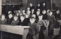 Margit Janatová second from the left sitting in the Czech school in Královec, 1945