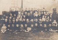 Mum Anna Nývltová (née Siegelová) in the second row from the top and fourth from the left, Královec 1920