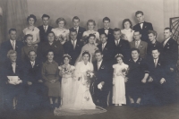 Wedding photos - from left ?, daddy Karel Nývlt, mother Anna Nývltová, Marie (sister of František Janata), Margit Janatová and František Janata, sister Anna, mother-in-law Marie Janatová, father-in-law Josef Janata, Trutnov 1958