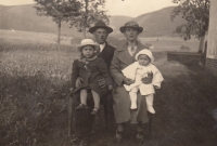 Mr. and Mrs. Nývlt with the witness and her brother Horst, Královec 1940