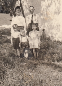 The Nývlt couple with their children - Margita, Horst and Edgard, Královec 1944