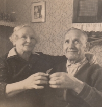 Grandfather Jindřich Siegel with the sister-in-law of the witness, Halle, GDR, late 1950s