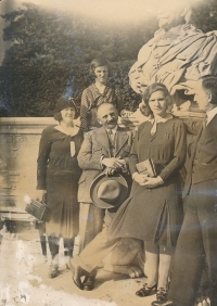Libuše Slavíková (second right) with Antonín Nežerka, his wife and daughter