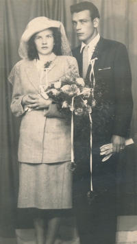 Wedding photo of Jana Poláková's grandparents Růžena Taclová and Jan Tacl, Zruč nad Sázavou, 1946/1947