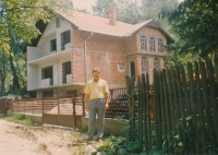 Hasan Zahirovic's father Ahmet in front of their family home, 1989
