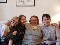 Zdena Žajglová with pupils of Malostranská Primary School during the filming for the project Stories of Our Neighbours, 2024