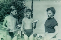 Hana Hoffmeisterová with her sons Vít and Jan in 1955