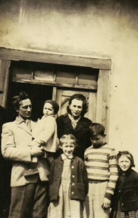 The Pelc family Cínovec, 1959, the witness in his father's arms