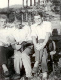 Karel Prokop Sr. (centre) with his sons shortly after returning from Jáchymov (1960)