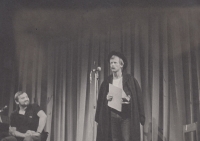 Jiří Dědeček with Jan Burian in the hall of the Electric Enterprises, 1984