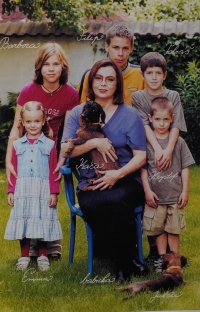 Emma Srncová with grandchildren and dog