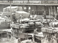 prvý transport ťažkej techniky okupačnej sovietskej armády z Frenštátu pod Radhoštěm
