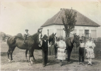 Štefan Kohút's family in Bimbula, from left: Milan Kohút monument (on horseback), father Štefan Kohút, mother Mária, auxiliary worker, aunt Štefánia