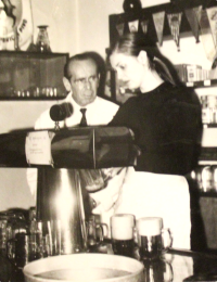 Kateřina Willigová Frodlová, U Černého vola restaurant, Loretánské náměstí, Prague, early 1970s