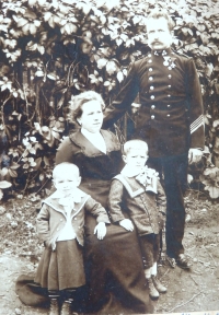 Mr. and Mrs. Dvořák with their sons (one of them Jiřina's father)