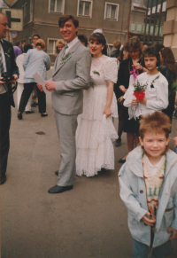 The newlyweds Slezák after the wedding ceremony, 1994