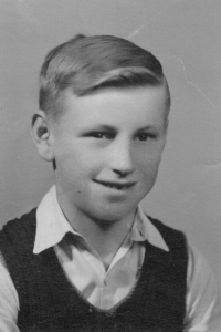 Witness in the second class, 1943