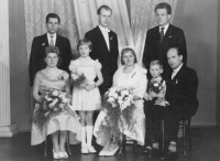 Wedding group photo of Josef and Hanelore Urban in the middle, September 24, 1960