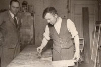 Father of the witness with the foreman (1930s)