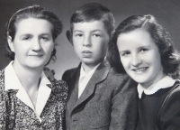 Mum, brother Stanislav and the witness