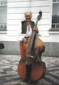 Performing with the Hanačka ensemble, Litovel 2001