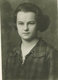 Jana Pecková's mother; Mrs. Králová