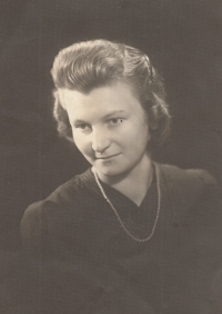 Matka pamětníka Marta Cagašíková, rozená Szpringlová, 1945