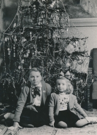 Jitka Režná (right) with her sister Jana, 1957