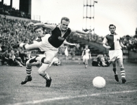 Jan Brumovsky in the jersey of Dukla Praha in a league match against Slavia, 1958, author photo Tóth