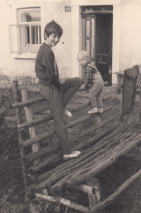 Irena Hirai (left) with her cousin in front of her grandparents' house in Chlívce
