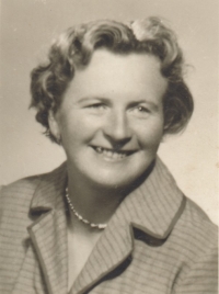 Mother Jarmila Chroustová, year of birth 1925