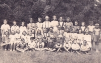 Anna Mazalová (in the middle with braids) in school photo, 1940s