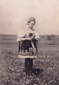 Anna Mazalová at the age of sixteen