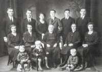 Family of Justina and Josef Kalmus with their partners. Top row from the left: Leopold Gavlas, Lev Vilč (father of Cecilia Urbancová), Jaroslava Kalmusová, Josef Kalmus, Alois Kalmus, Leopold Kalmus. Middle row from left: Antonia Gavlas, Cecílie Vilčová (mother of Cecílie Urbancová), Justina Kalmusová, Marie Kalmusová, Andělka Kalmusová. Children in the bottom row from the left: Jaromír Gavlas, Cecílie Vilčová (married name Urbancová), Zdeněk Gavlas, 1930s