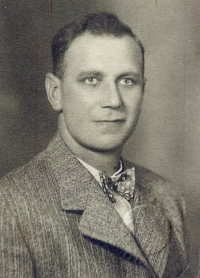 Father Lev Vilč in a portrait photograph, probably 1920s