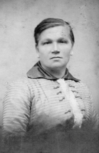 Cecílie Urbancová's grandmother Justina Kalmusová, née Schubert, in a photograph from the end of the 19th century