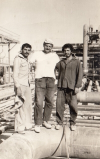 Petr Dušejovský with Turkish colleagues during the construction of an Iraqi refinery (1980)