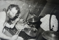 Drummer Petr Hromádka. Rehearsal of the band Ještě jsme se nedohodli (We Have Not Agreed Yet), 1986