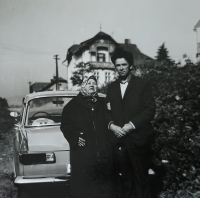 With mom Kateřina Heldesová in Old Town