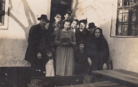 Adolf Köpf in white apron with his family in Derflice around 1943